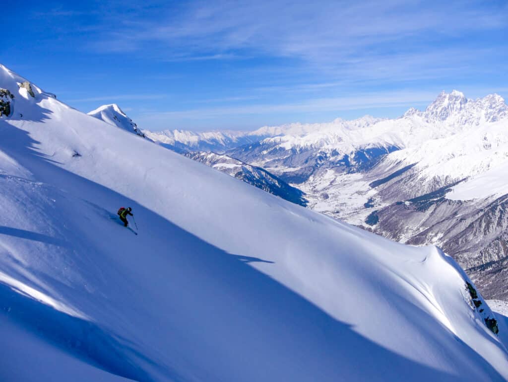 Off-piste ski afdaling in Georgië