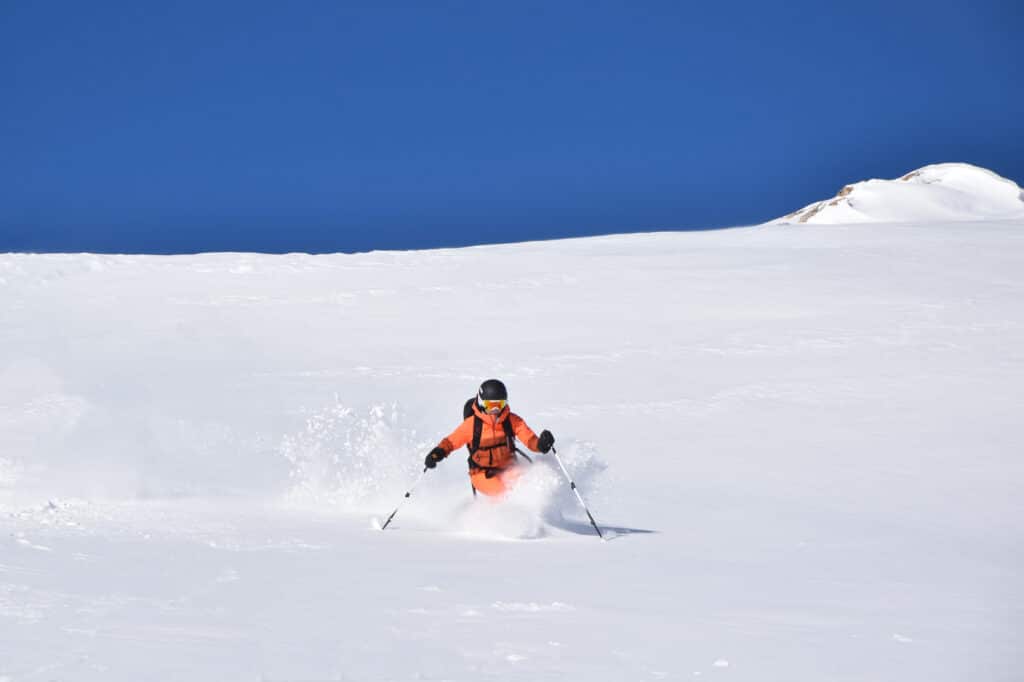 Off-piste ski en snowboard training in de Alpen